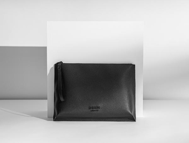 The HOXTON CLUTCH - BLACK ONYX product image